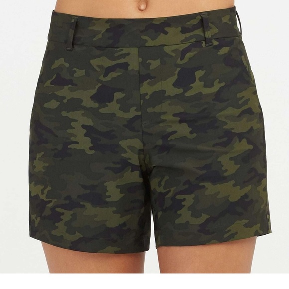 SPANX Pants - Spanx Sunshine Camo Green Shorts Pull-On Size Large Stretchy Comfy